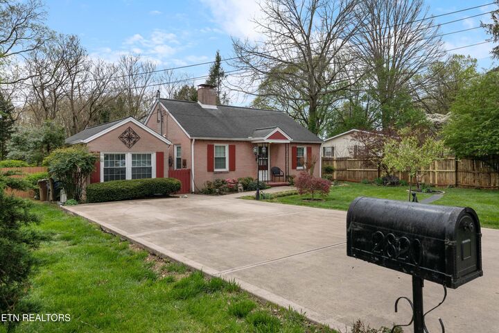 Property Photo:  2820 Arbor Place  TN 37917 