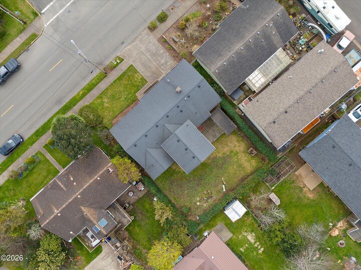 Property Photo:  919 NE Eads Street  OR 97365 