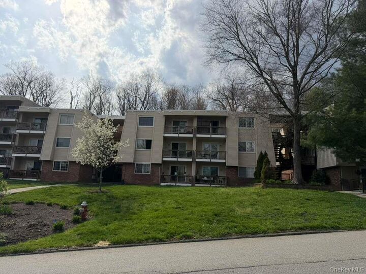 Property Photo:  219 Fox Run Lane  NY 10512 