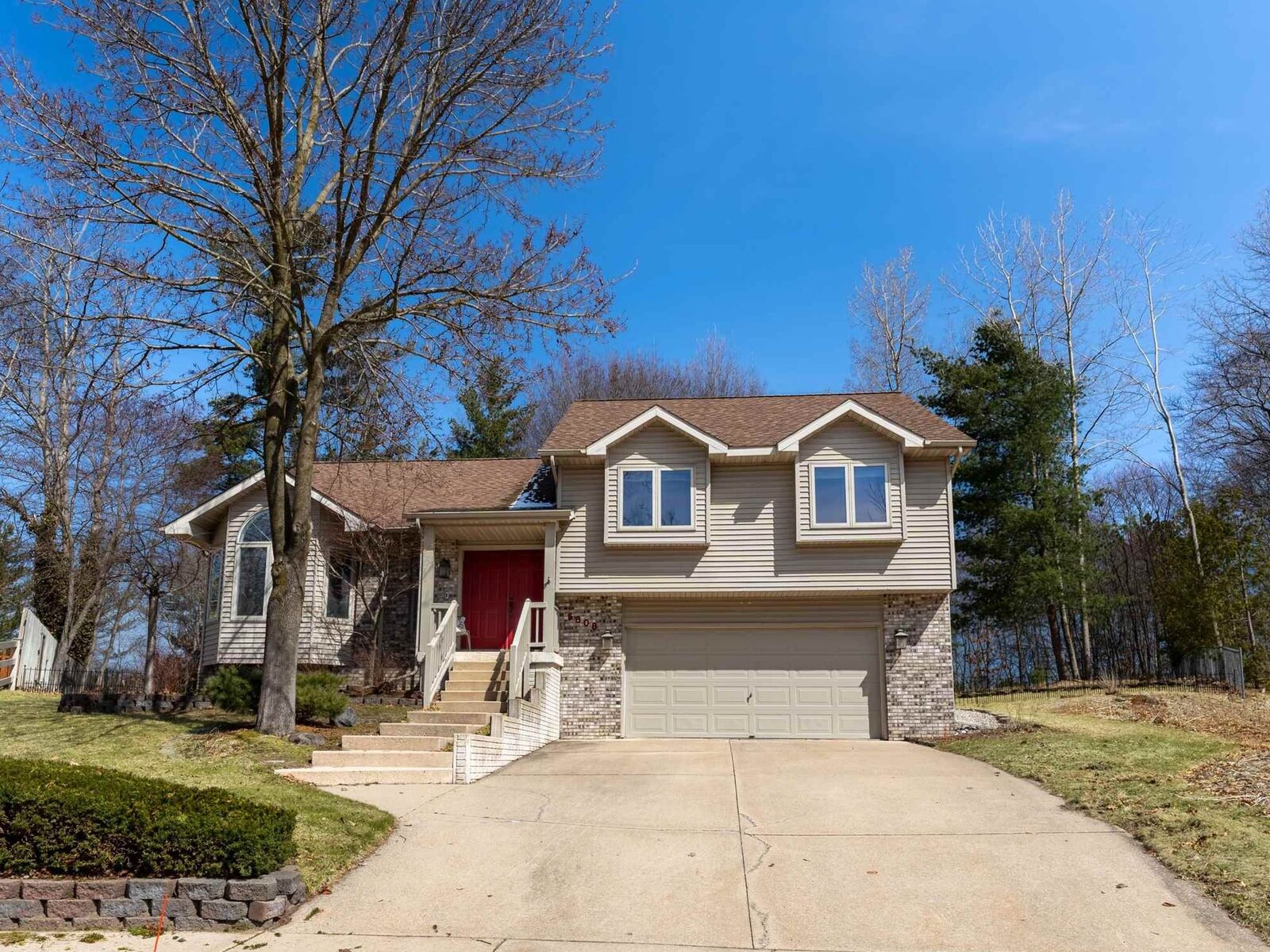 Property Photo:  5808 Lantern  MI 48642-3191 