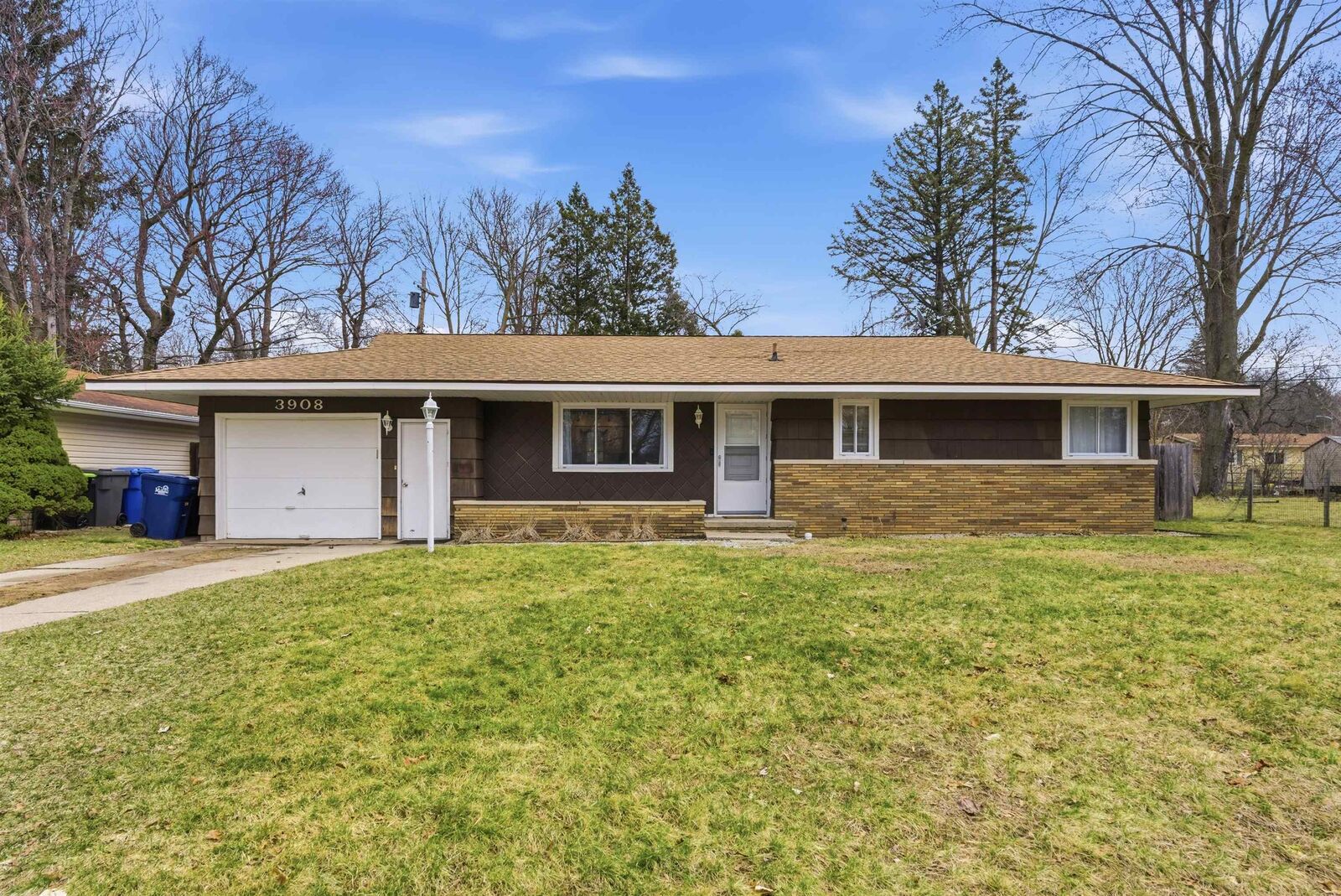 Property Photo:  3908 Nottingham  MI 48642 