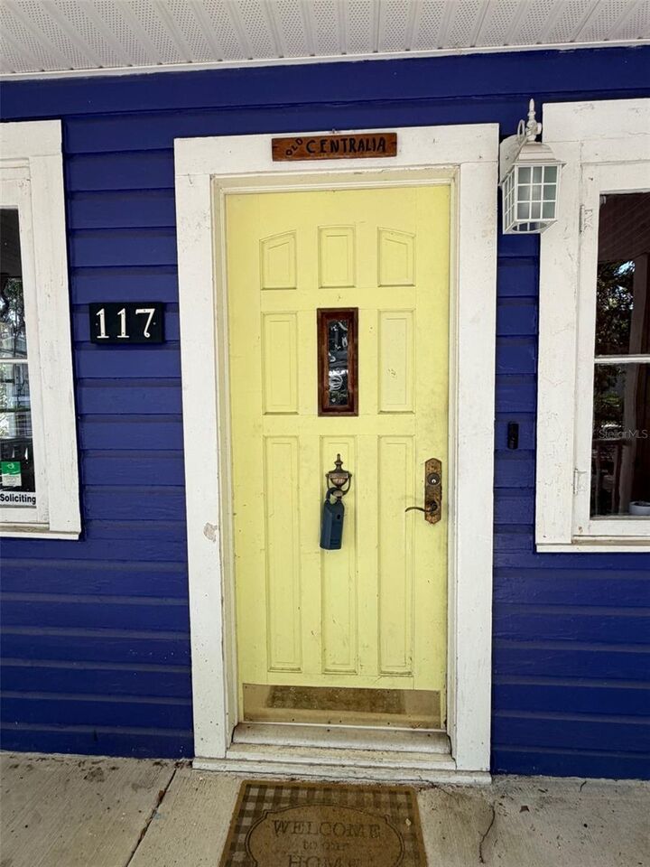 Property Photo:  117 S Brooksville Avenue  FL 34601 