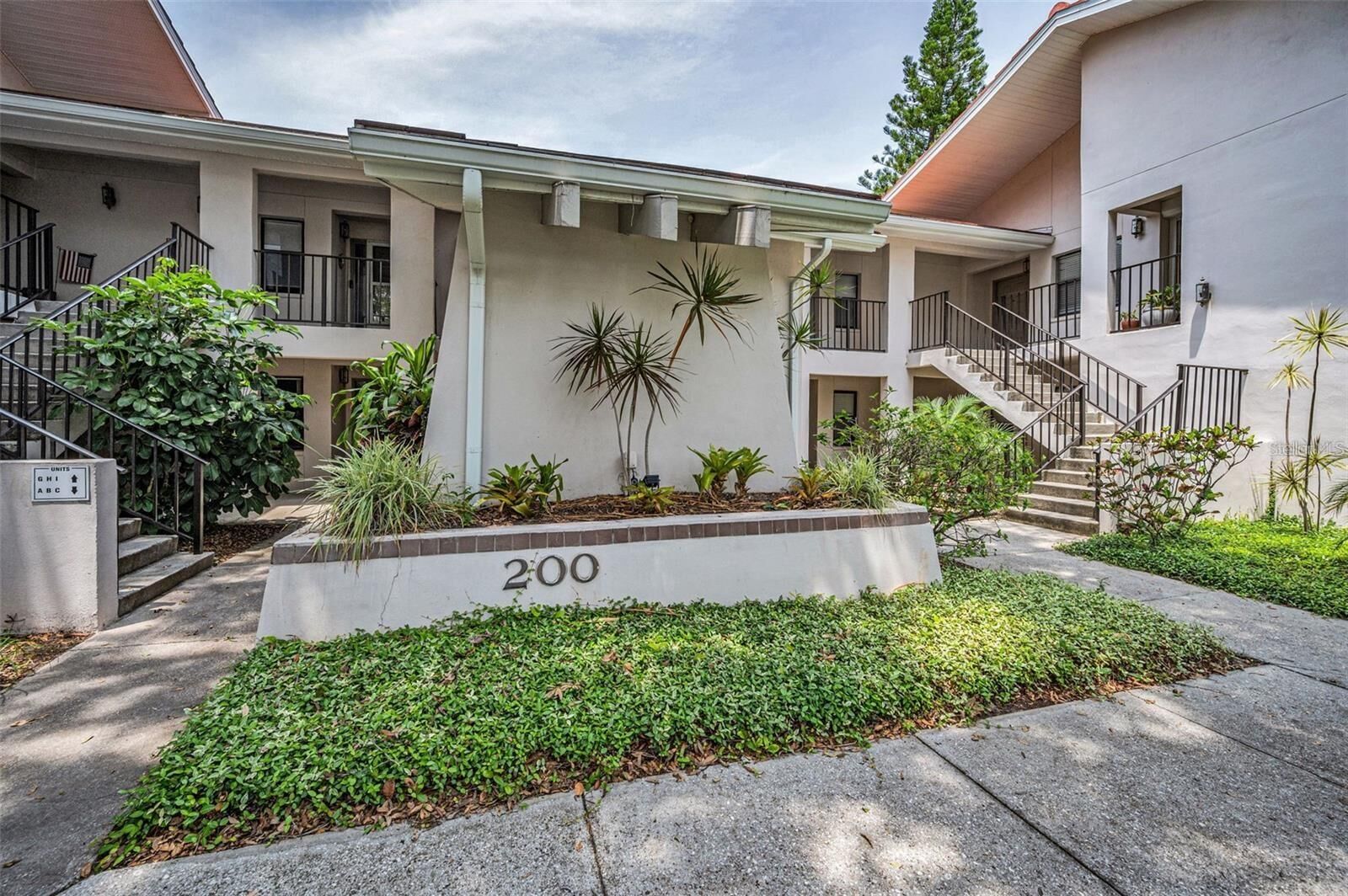 Property Photo:  300 S Florida Avenue 200J  FL 34689 