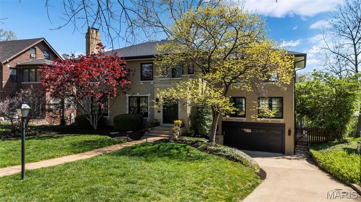 Property Photo: 36 Crestwood Drive MO 63105