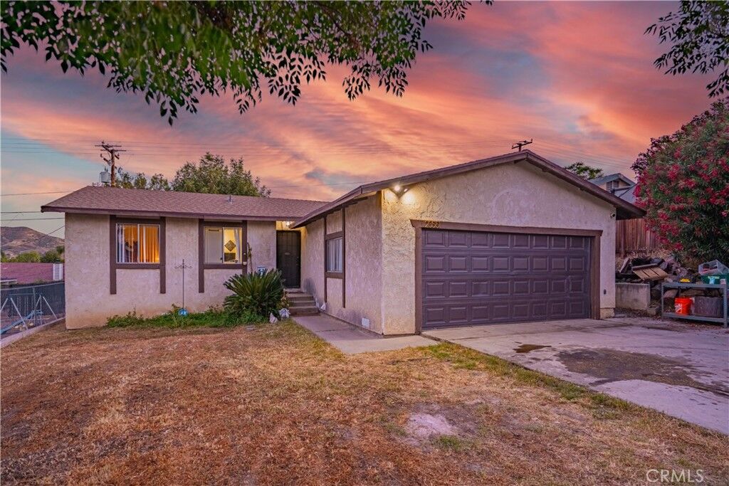 Property Photo:  23551 Vista  CA 92587 