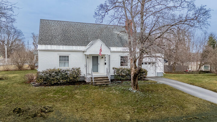Property Photo:  479 Essex Street  ME 04426 