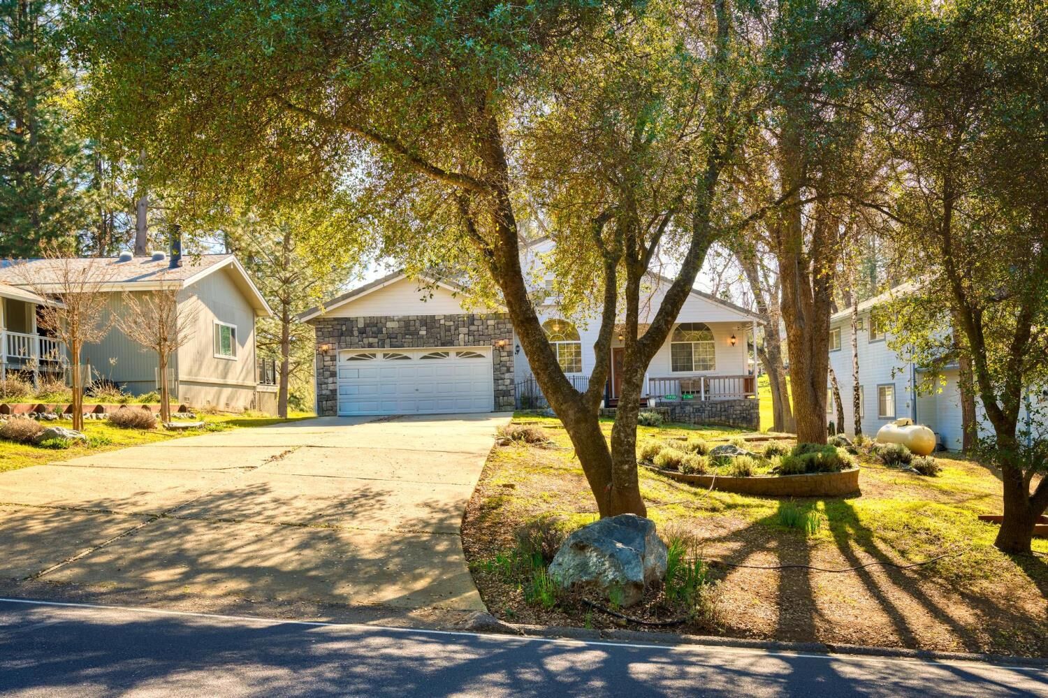 Property Photo: 19930 Pleasantview Drive CA 95321