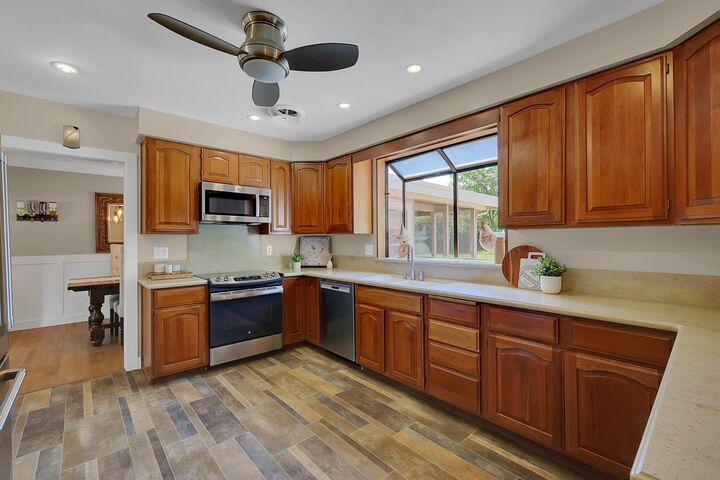 Property Photo:  1411 Las Salinas Way  CA 95864 