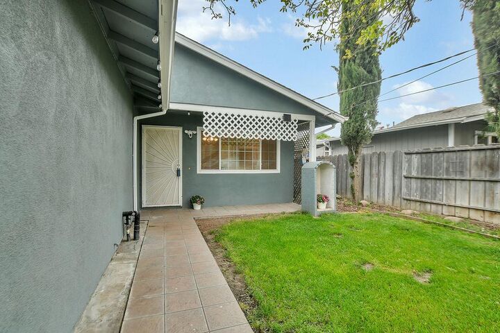 Property Photo:  207 Park Avenue  CA 95337 