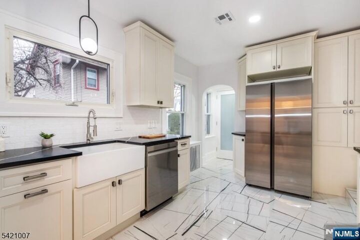 Property Photo:  104 Reynolds Place  NJ 07079 