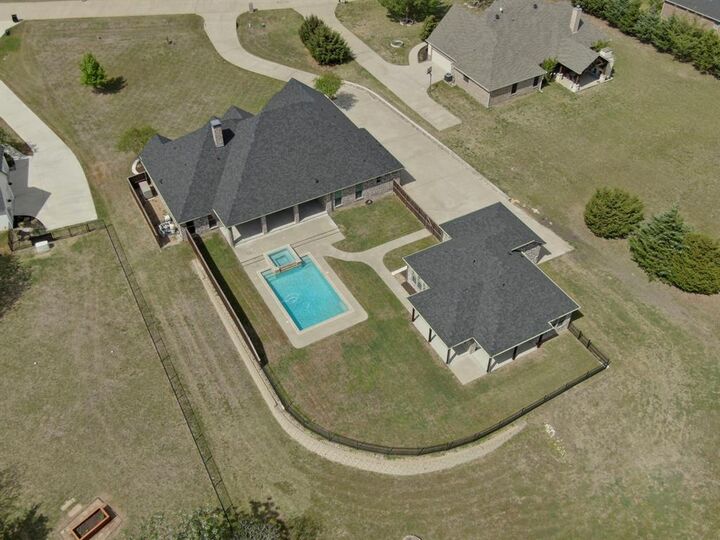 Property Photo:  136 Sullivan Way  TX 75167 