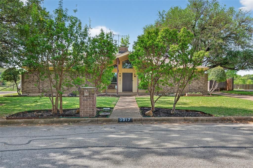 Property Photo:  3917 Felisa Place  TX 76133 