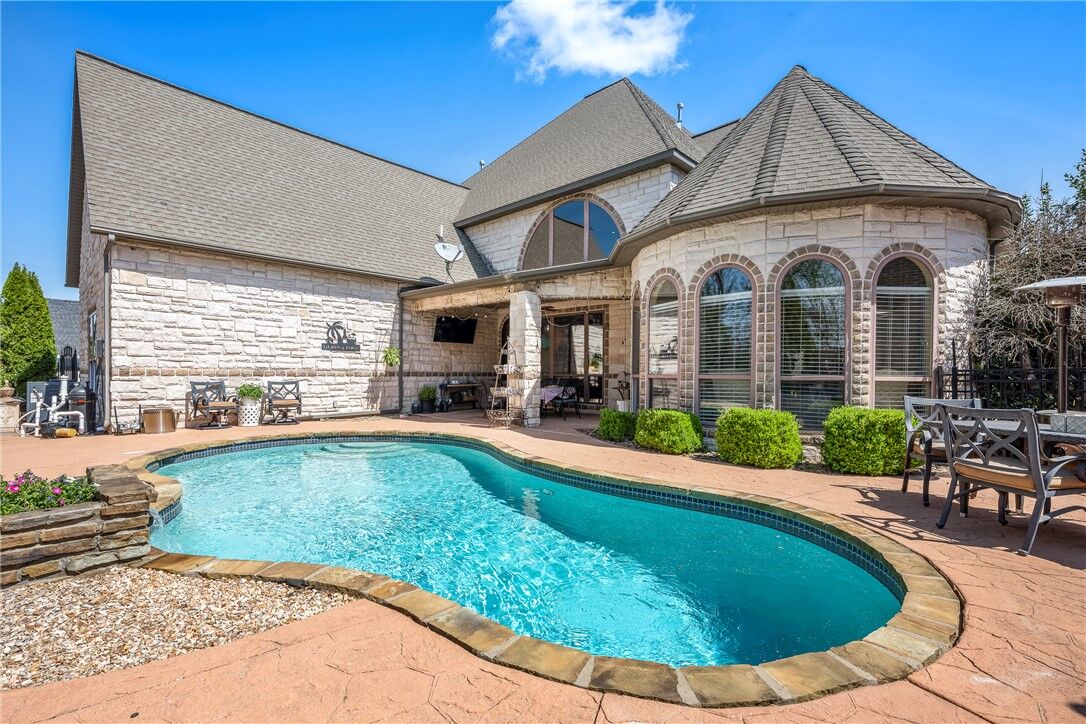 Property Photo:  2706 S 24th Street  AR 72758 