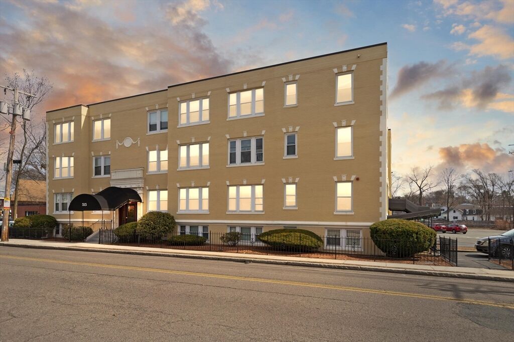Property Photo:  515 Pleasant St 3-1  MA 02176 