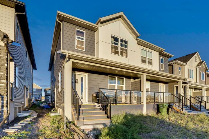 514 Wolf Willow Boulevard SE — photo 1
