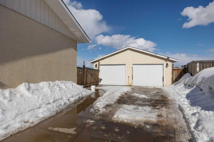 Property Photo:  185 Sitka Drive  AB T9H 3C1 