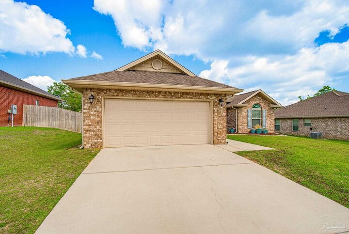 Property Photo:  2400 Bentley Oaks Dr  FL 32533 