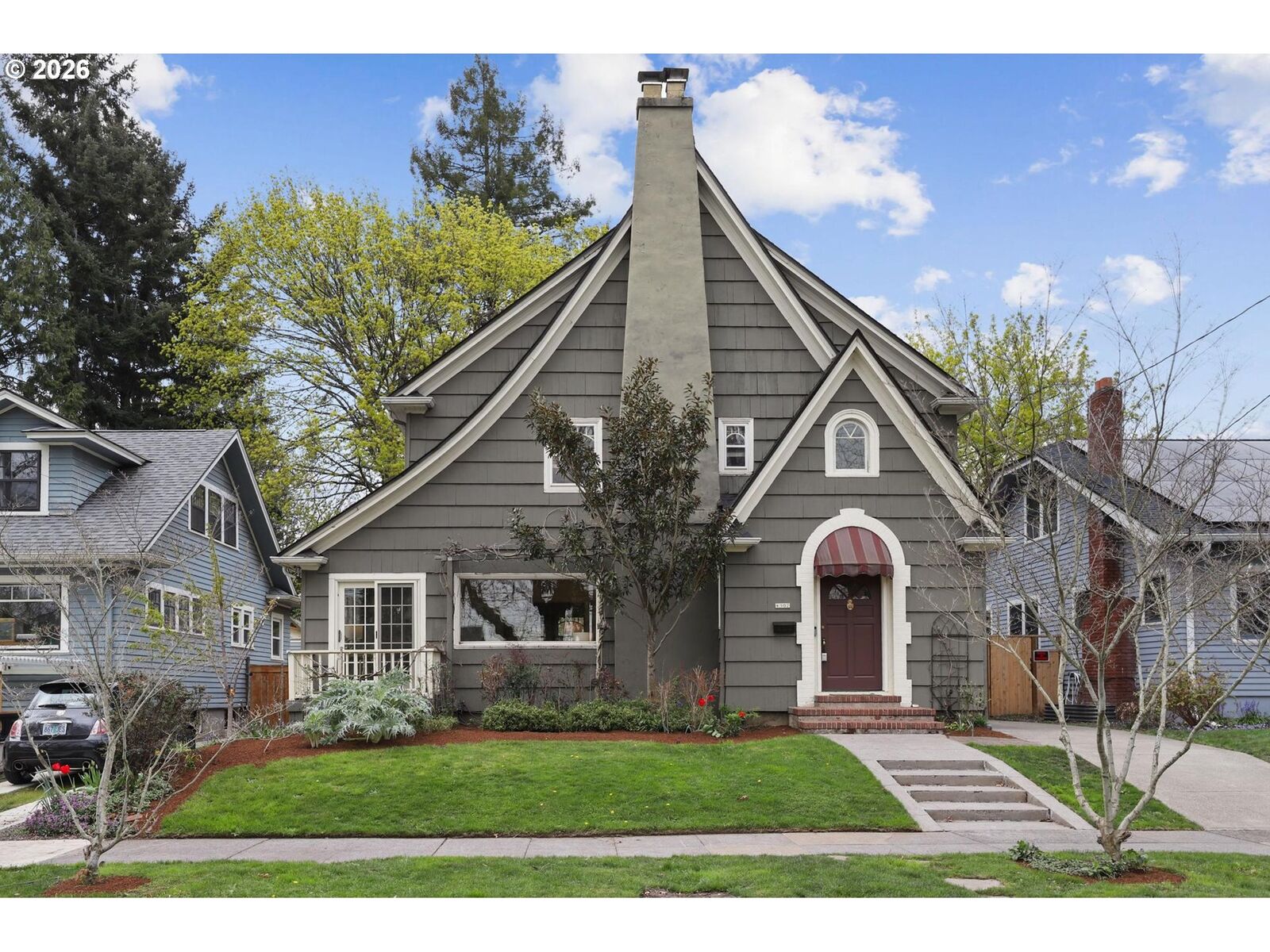 Property Photo:  4307 SE Oak St  OR 97215 