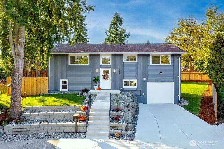 Property Photo:  1103  Vashon Court NE  WA 98059 