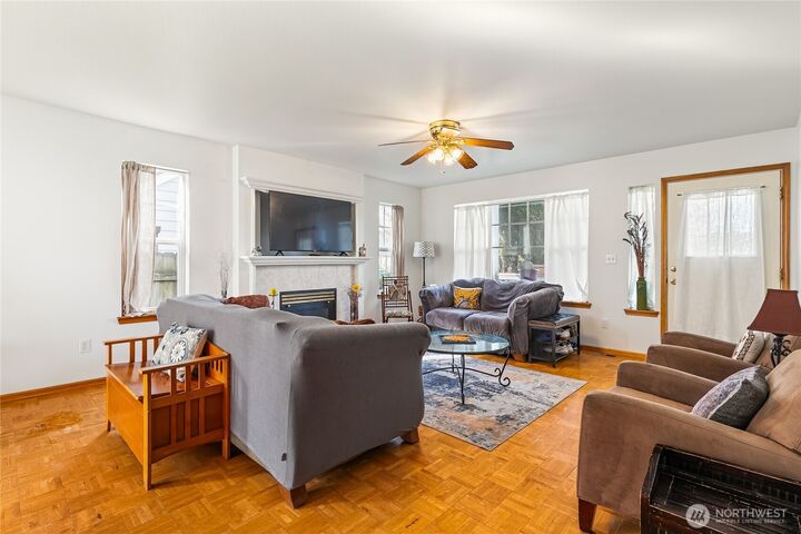 Property Photo:  2236  Oak Street  WA 98264 