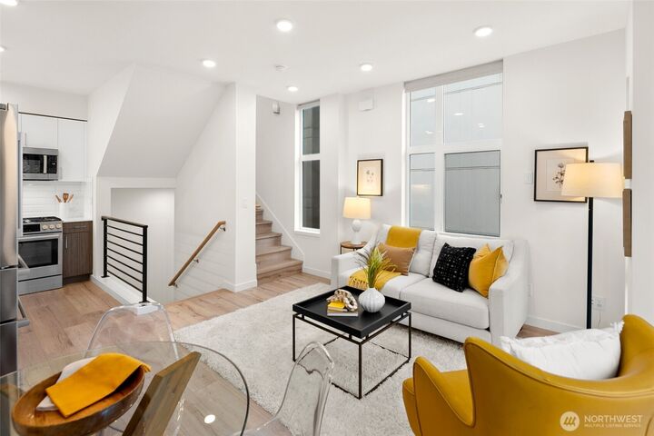 Property Photo:  109  22nd Avenue E F  WA 98112 