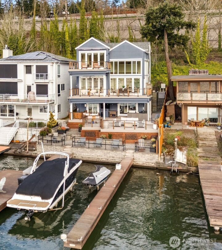 Property Photo:  6007  Hazelwood Lane SE  WA 98006 