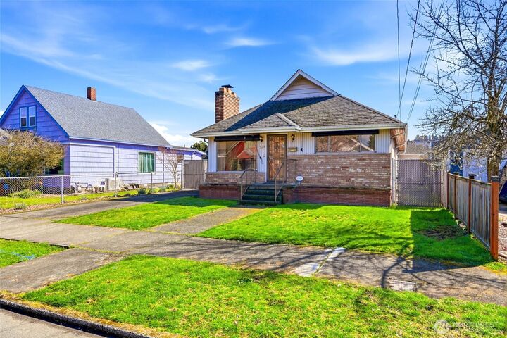 Property Photo:  334  Wells Avenue N  WA 98056 