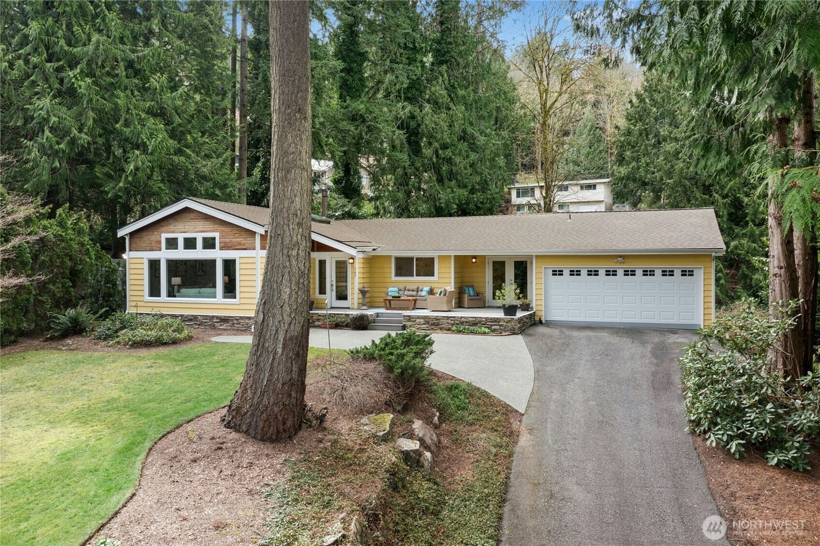Property Photo:  762  Sunrise Place SW  WA 98027 