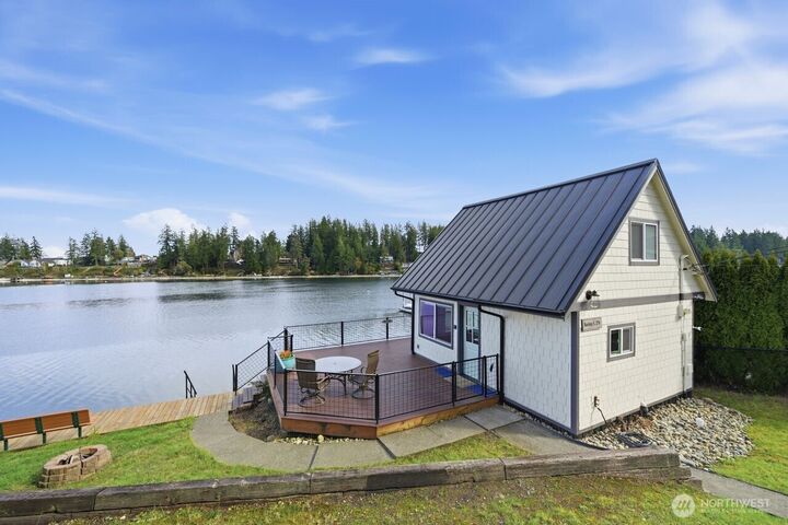 Property Photo:  270 E Grapeview Point Road  WA 98524 
