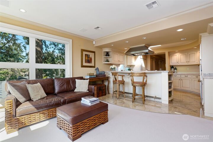 Property Photo:  101  99th Avenue NE 301  WA 98004 