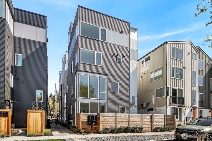 Property Photo: 6320 41st Avenue SW B WA 98136