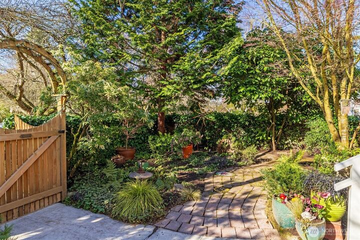 Property Photo:  2332  45th Avenue SW  WA 98116 