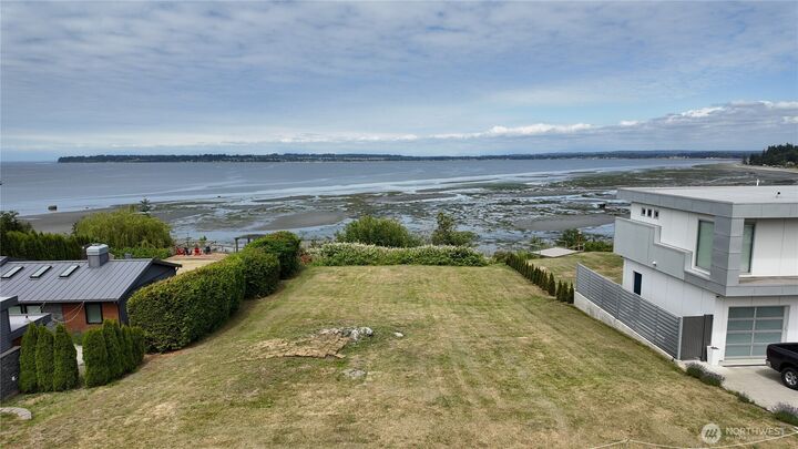 Property Photo:  692 X  Holeman Avenue  WA 98230 