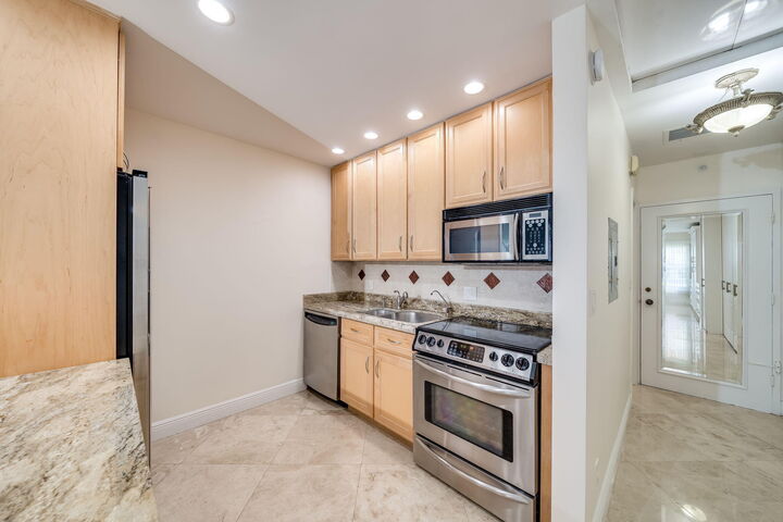 Property Photo:  405 N Ocean Boulevard 122  FL 33062 