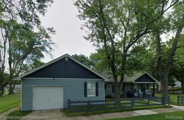 Property Photo:  715 E Tennyson Avenue  MI 48340 