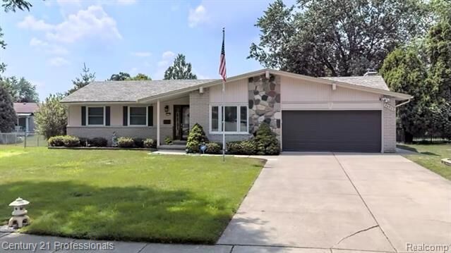 Property Photo:  36927 Munger Drive  MI 48154 