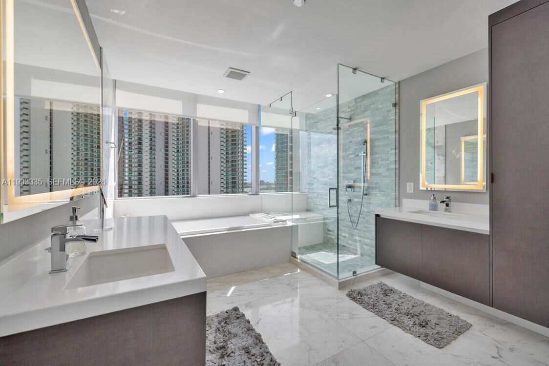 Property Photo:  851 NE 1st Ave 3401  FL 33132 