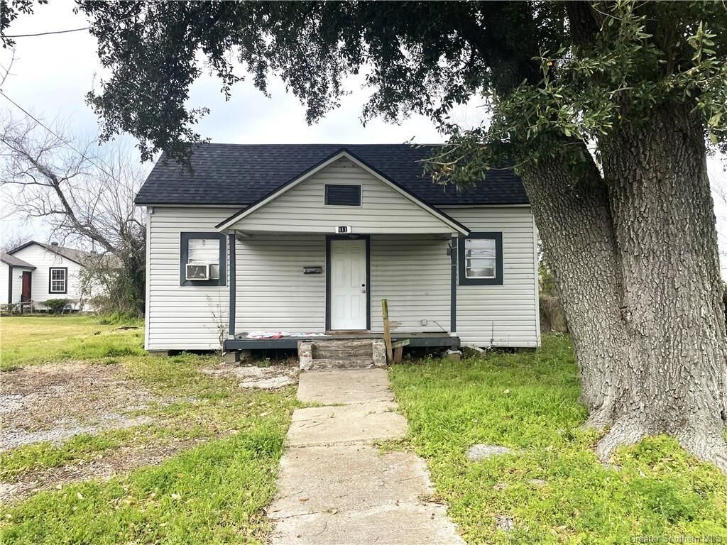 Property Photo:  811 N Goos Blvd Boulevard N  LA 70601 