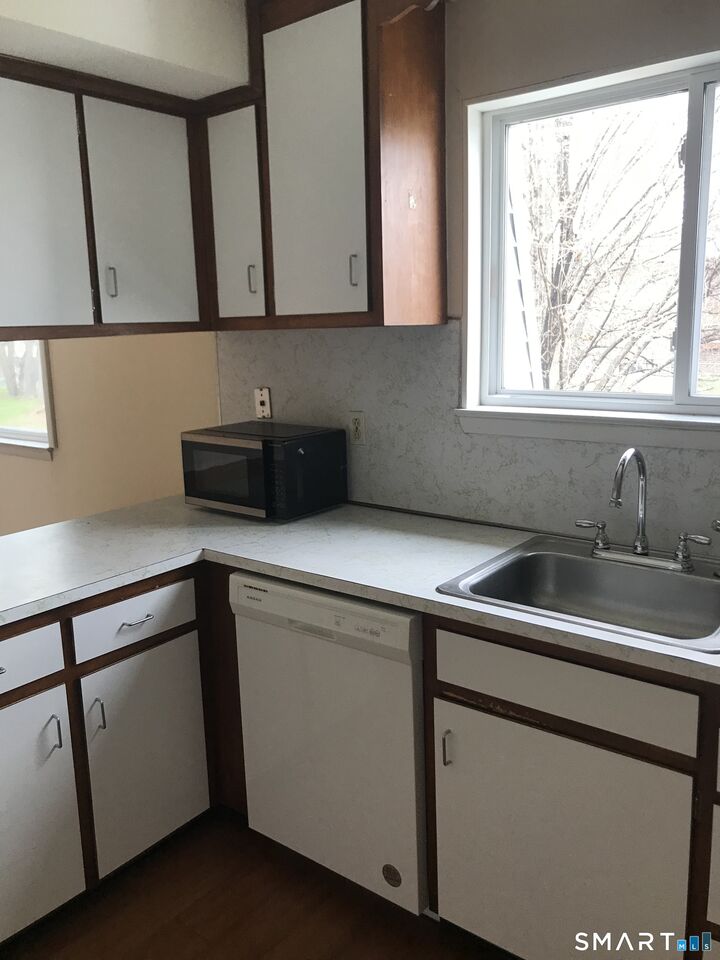 Property Photo:  270 Richard Street 4  CT 06111 