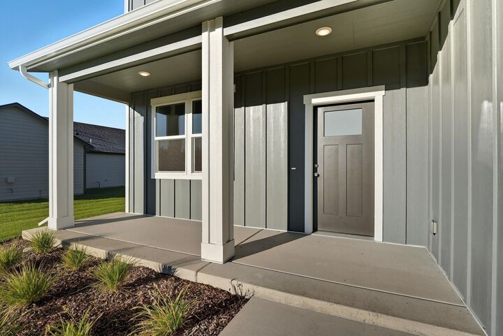 Property Photo: 718 E 4th St WA 99006