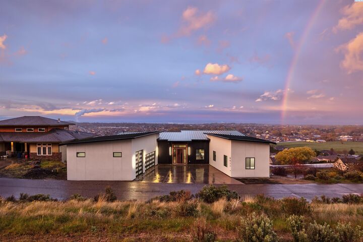 Property Photo:  5411 Hershey Lane  WA 99353 