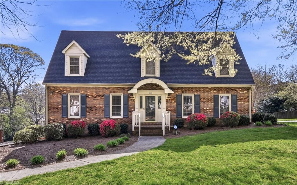 Property Photo:  1011 Greenhurst Road  NC 27104 