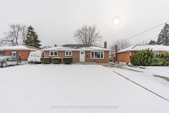 Property Photo:  177 Myrtle Street Upper  ON N5R 2G8 