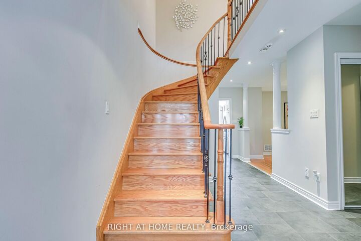 Property Photo: 814 Brass Winds Place ON L5W 1T4