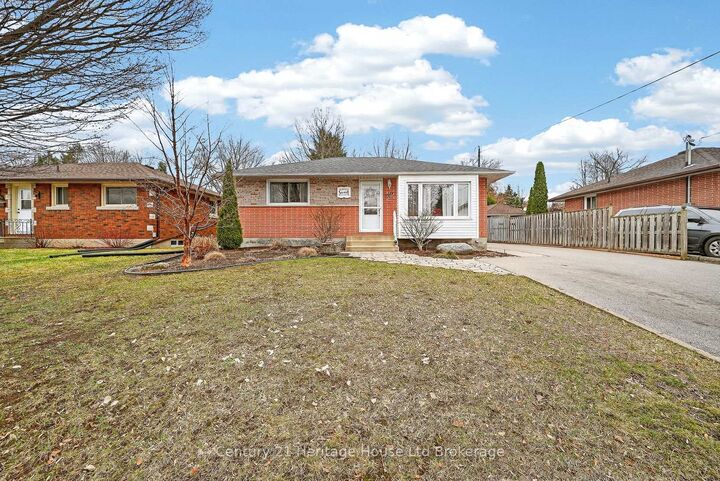 Photo de la propriété: 390 Argyle Street ON N4S 2G6