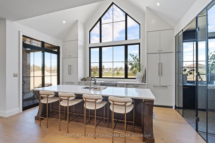 Photo de la propriété:  207 Foxborough Place  ON N0M 2P0 