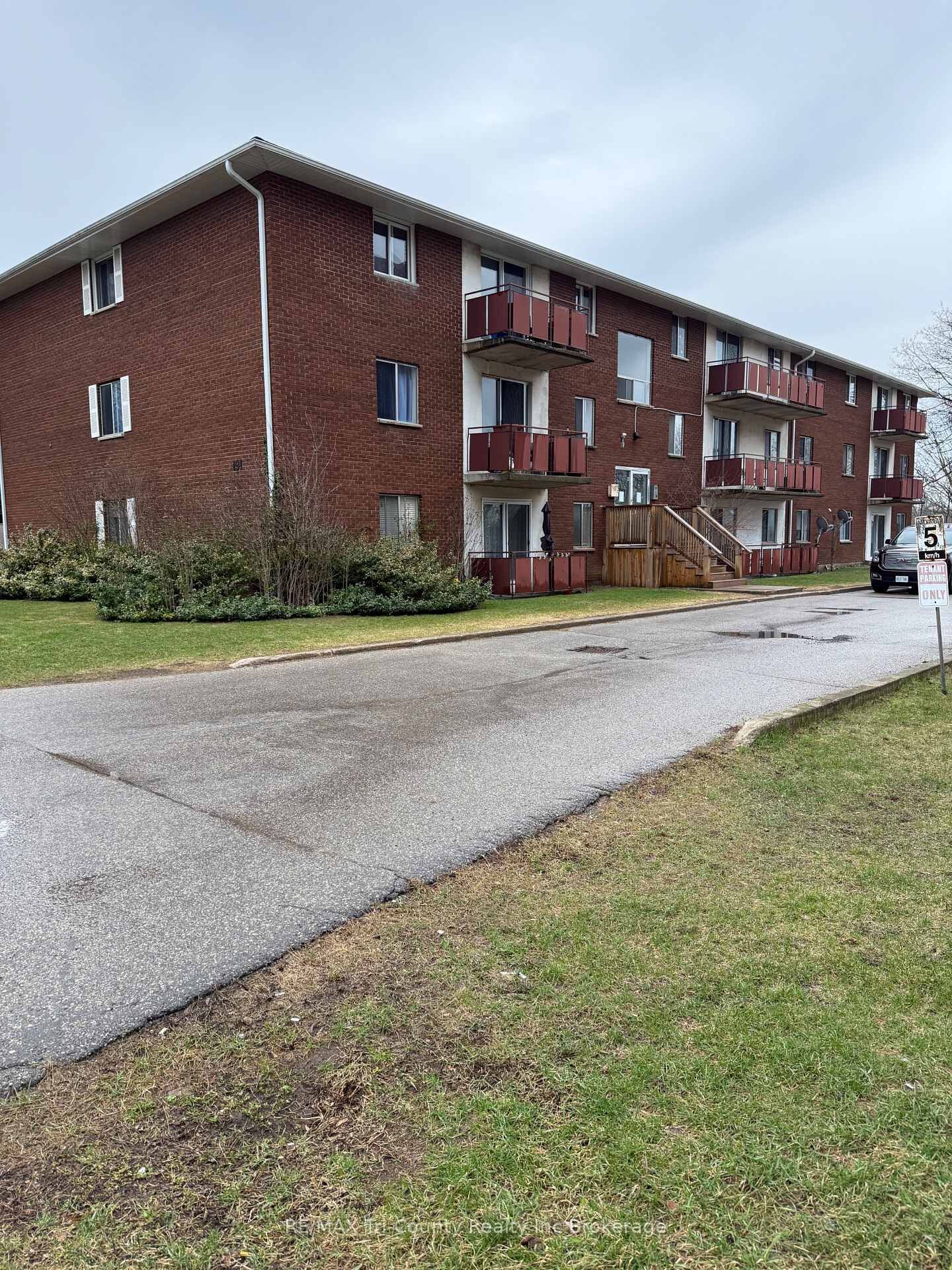 Property Photo: 191 Lisgar Avenue 302 ON N4G 3L5