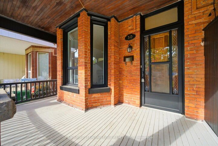 Photo de la propriété: 30 Ulster Street ON M5S 1E3