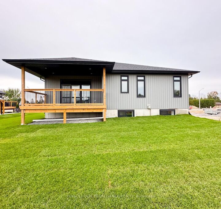 Property Photo: 5 Mackenzie John Crescent ON K0K 1H0