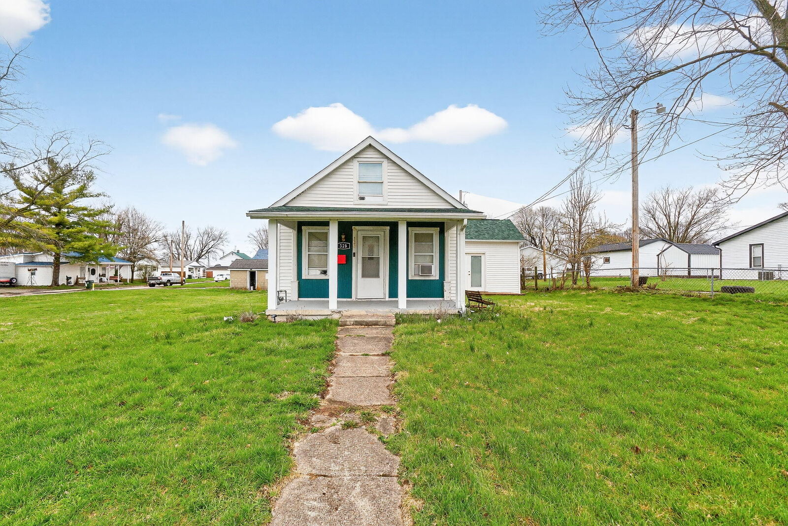 Property Photo: 328 W Light Street OH 43078